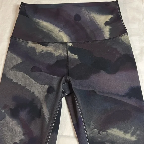 Lululemon Wunder Train High-Rise Tight 25" Size 6 - Picture 4 of 14
